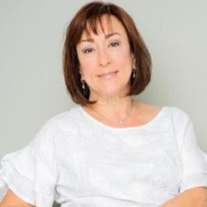 Meet your Posher, Debbie